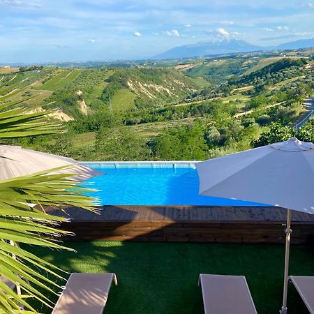 Bed And Adventure Tramontana Resort - Camera Vista Castilenti Ngoại thất bức ảnh